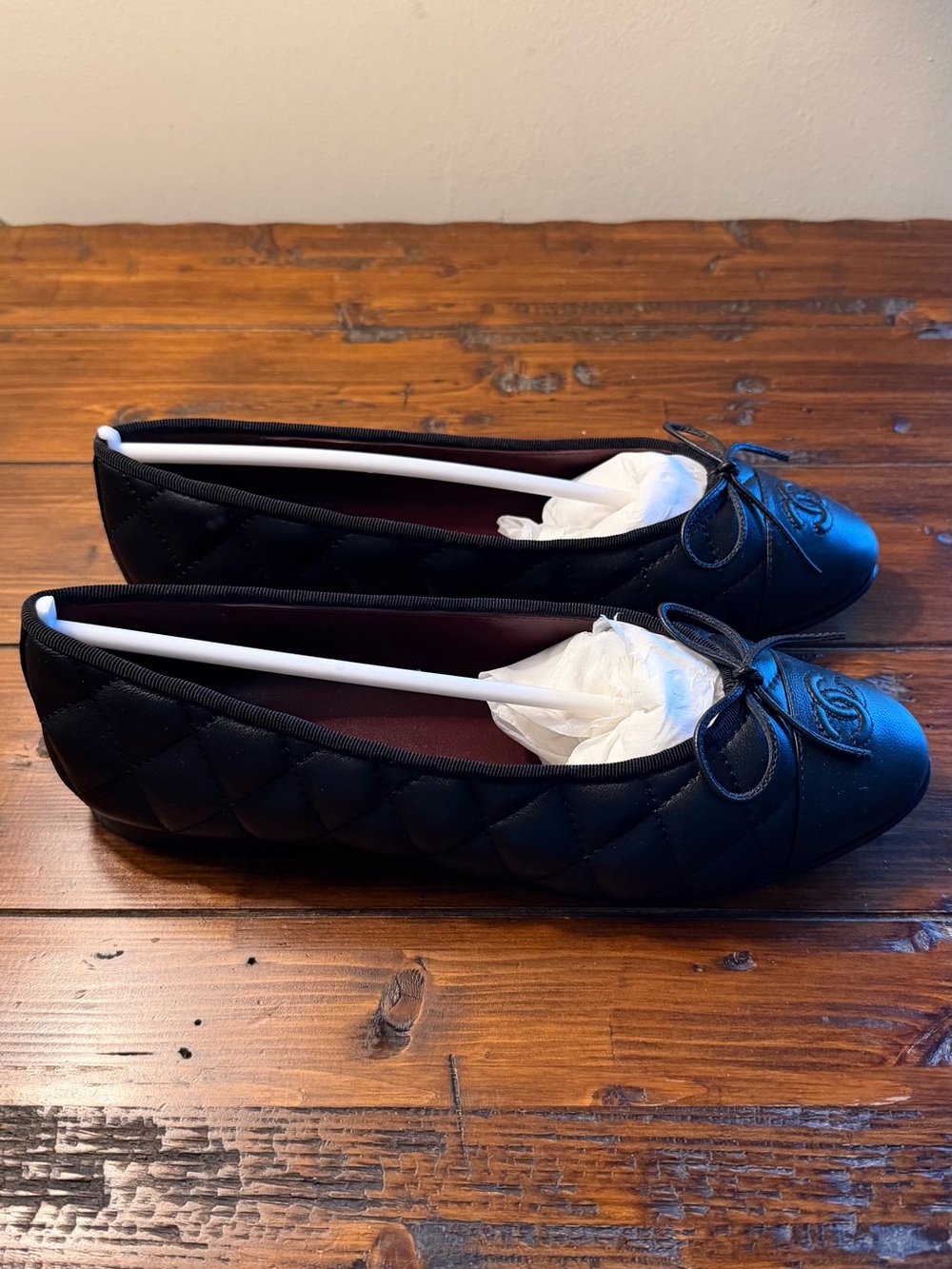 CHANEL Black Quilted Leather Ballet Flats with Bow and CC Emblem